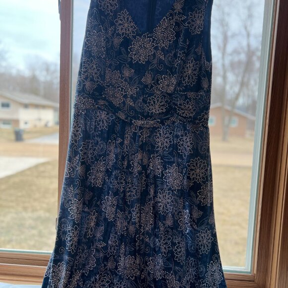 Blue Floral Plus Size Dress - Picture 5 of 5